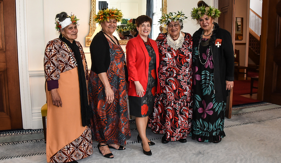 gg-oct19-pacificamamas_151.jpg The Pacifica Mamas and Governor-General Dame Patsy Reddy.
